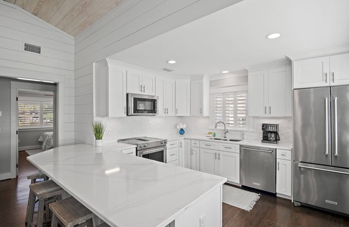 Seagrove Beach House | Just steps to Eastern Lake Beach Access!6 Seater GOLF CART, 4 Bikes Included!