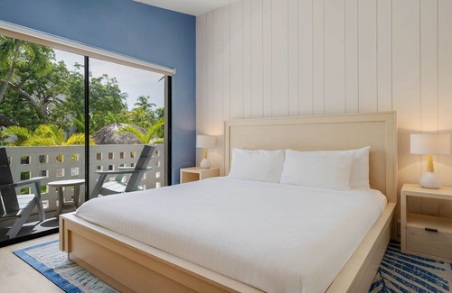Islamorada Hotel | Just What You Were Looking For! Free Breakfast, Onsite Pool, Free Parking
