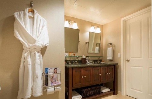 Cupertino House | Just What You Were Looking For! Free Breakfast, Onsite Pool, Free Parking