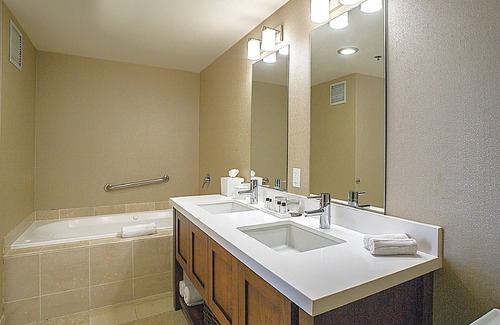 Sunnyvale West Hotel | Just What You Were Looking For! Onsite Pool, Pets Friendly Property