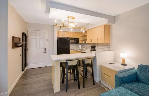 Andover Hotel | Just What You Were Looking For! 2 Modern Units, Pet-Friendly, Parking, Pool!