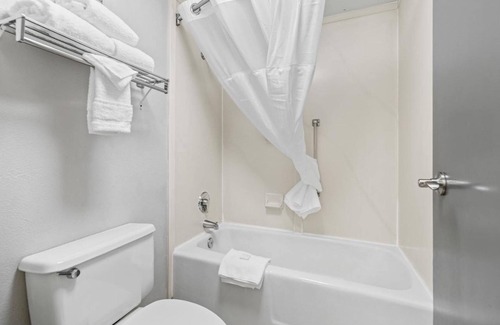 Orchard District Resort | Just What You Were Looking For! Enjoy Pool Access, Free Breakfast & Free Parking