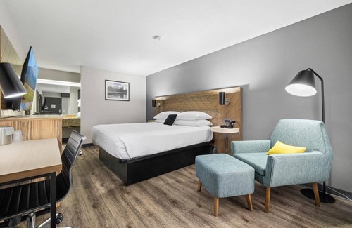 Orchard District Resort | Just What You Were Looking For! Enjoy Pool Access, Free Breakfast & Free Parking