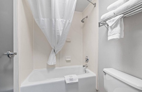 Orchard District Resort | Just What You Were Looking For! Enjoy Pool Access, Free Breakfast & Free Parking