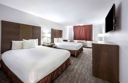 Grants Pass Hotel | Just What You Were Looking For! 4 Spacious Units w/Free Continental Breakfast!