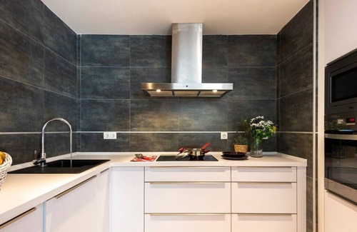 San Julian Apartment | Juzgado by Sevillaluxurysuites