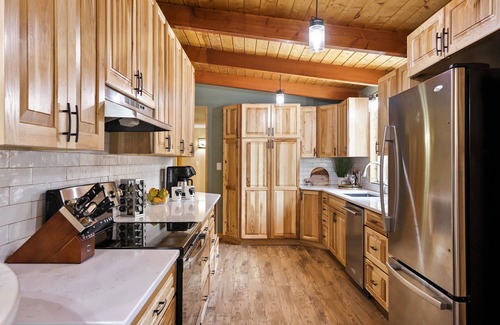 Estes Park House | JVRAwesome River Home, Mountain Views, Hot Tub, Fishing, Steam Shower, 5/4