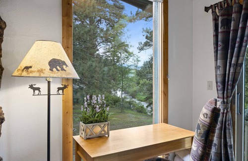 Estes Park House | JVRAwesome River Home, Mountain Views, Hot Tub, Fishing, Steam Shower, 5/4
