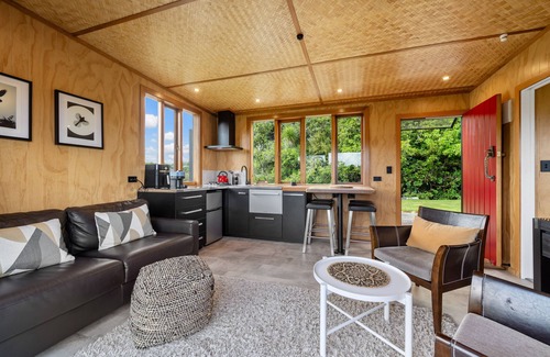 Waimate North House | Kūkū Kabin - Waimate North Eco Holiday Cabin