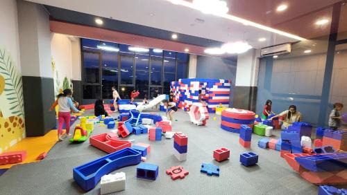 Penampang Apartment | K-Avenue with PS5 and Pool View by JH Project