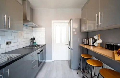 Leeds House | K Suites - Charming 5 bed House w/free parking
