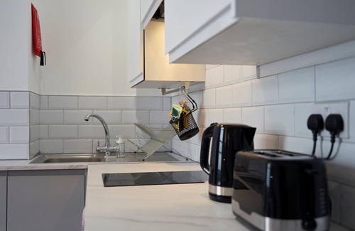 Gloucester Apartment | K Suites - Modern 1 Bed Flat in Central Location