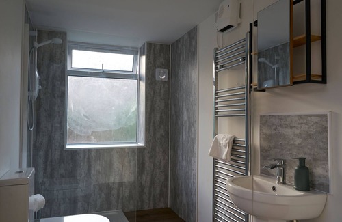 Gloucester Apartment | K Suites - Modern 1 Bed Flat in Central Location