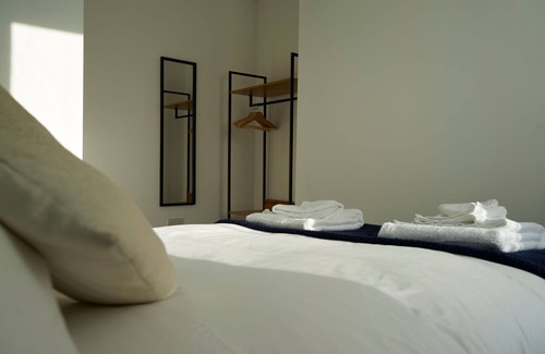Gloucester Apartment | K Suites - Modern 1 Bed Flat in Central Location