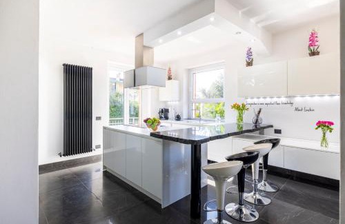 Lipomo Villa | k10 Luxury House, Pool, Jacuzzi, Gym, Private Garden