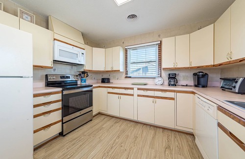 South Nags Head House | K1056 Sunrise Sunset. 5 bedroom, Pet friendly, Wraparound Ocean View Decks!