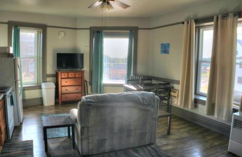 South Range Apartment | K2 Affordable 2nd Floor 1BR Near MTU w Keweenaw Fun