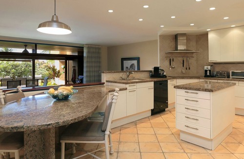 Kaanapali Condo | Kaanapali Royal J102 - Modern accommodations with all the comforts of home!