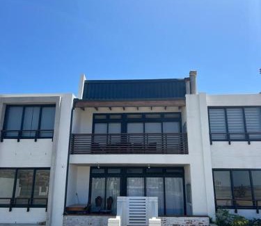 Jeffreys Bay Apartment | Kabeljauws Beach Estate