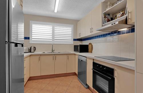 Golden Beach Apartment | Kabi Court Unit 9
