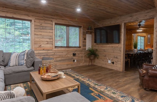 Island Park Cabin | KABINO: Riverfront Hot Tub Arcade Games FirePit WiFi