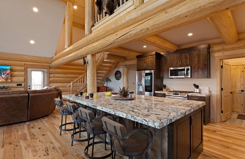 Island Park House | KABINO: Snowmobile trailer parking! Close to Yellowstone