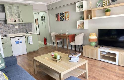 Moda Apartment | Kadıköy ün Kalbinde Tarihi Rahat Sessiz Daire