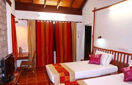 Saranthangi Resort | Kadambavanam Ethnic Village Resort