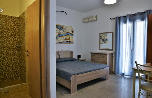 Kamari Hotel | Kafouros Hotel