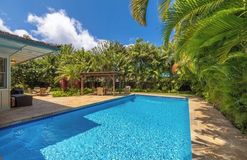 Kahala House | Kahala Estate Pool Cottage Steps to Beach