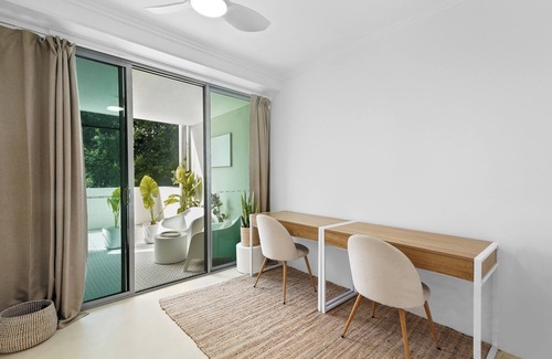 Mermaid Beach Apartment | Kai - Spacious 1BR Apartment - Moments to the beach - Gold Coast Escape