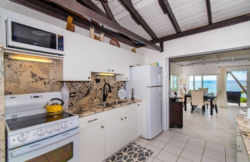 North Side House | Kai Tana: Cozy Rum Point Cottage on Wide Sandy Beach w/Awesome Snorkeling!