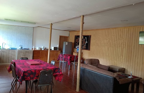 Hanga Roa House | Kaiheke Lodge 4 bedrooms 4 bathrooms 12 people