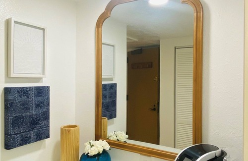 Hilo Apartment | Kailani Hawaii-Modern Studio, stylish decor, clean, feels like home+free parking