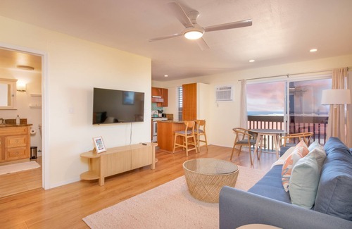 Kailua-Kona Condo | Kailani Kona- Ocean view, top floor Downtwn w pool