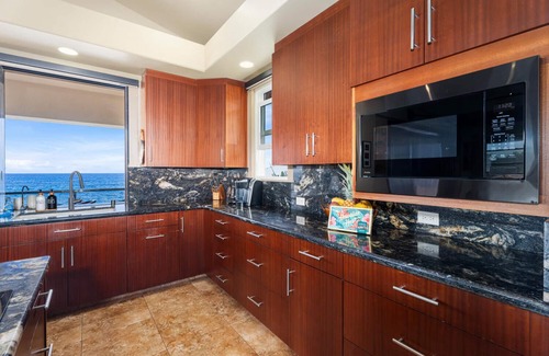 Kailua-Kona House | Kailani Vista - 3-Story Oceanfront Home w/Hot Tub, Elevator & Putting Green