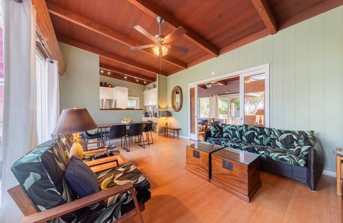 Kailua House | Kailua Beach "The Pink House" 100 Yards from Ocean