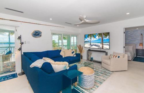 Rum Point Apartment | Kailua - Modern Waterfront Condo with Shared Pool and Hot Tub, Short Walk to the Kaibo