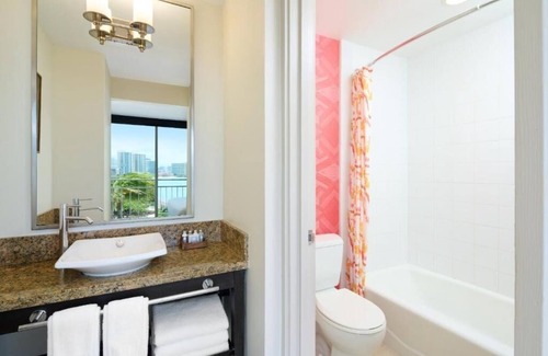 Diamond Head - Kapahulu - St. Louis Hotel | Kaimana Beach Hotel | Ocean View King | Wake Up to Ocean Views