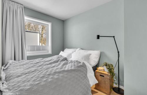 Tromso Apartment | Kais sauna, jacuzzi, cinema and balcony house! Central location