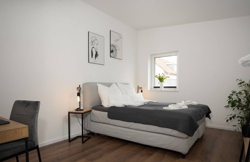 Dinkelsbuehl Apartment | Kaiser Franz: Central|Kitchen|Workplace|Parking - Lucky Moment Apartments