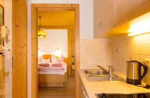 Groissenbach Apartment | Kaiserblick Zwei-Raum-Ferienwohnung, 38m², Balkon, extra Küche, Wohn-Schlafraum getrennt