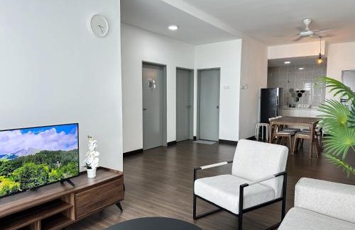 Kajang Apartment | Kajang 3-Bedroom for 6 Pax - Mart & F&B Onsite