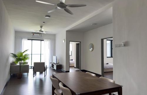 Kajang Apartment | Kajang 3-Bedroom for 6 Pax - Mart & F&B Onsite