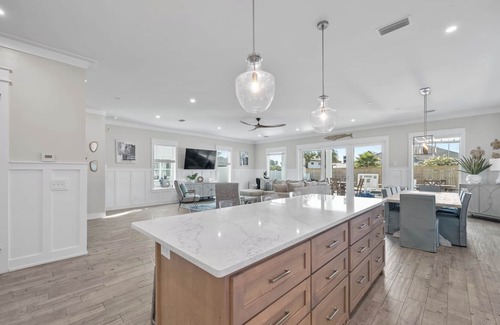 Bid-a-wee Beach House | Kajay's Sandcastle | 2-Minutes to the Beach | Beach Views | Thanksgiving Availability