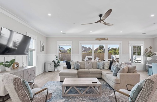 Bid-a-wee Beach House | Kajay's Sandcastle | 2-Minutes to the Beach | Beach Views | Thanksgiving Availability