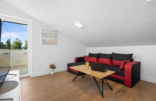 Vinkuran Apartment | Kajumami Apartments with Hot Tub and Private Terraces