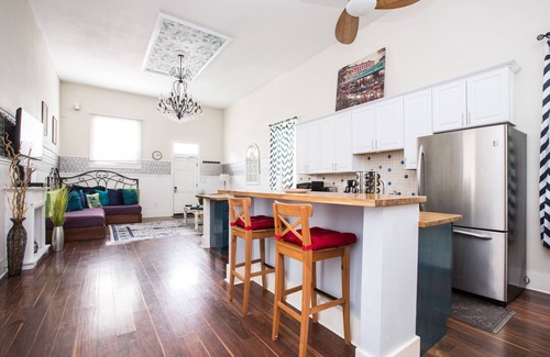 Seventh Ward House | Kajun Kastle HUGE on Space & Luxury