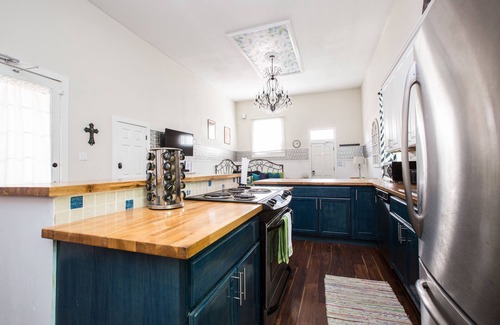 Seventh Ward House | Kajun Kastle HUGE on Space & Luxury