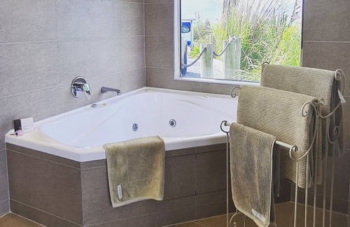 Kaka Point Apartment | Kaka Point Luxury Spa Accommodation